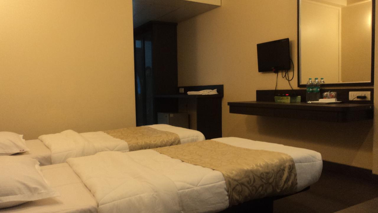 Royal Hills Hotel Bapane Buitenkant foto