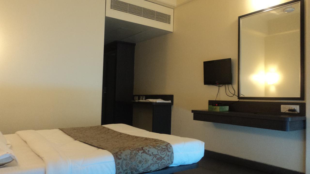 Royal Hills Hotel Bapane Buitenkant foto