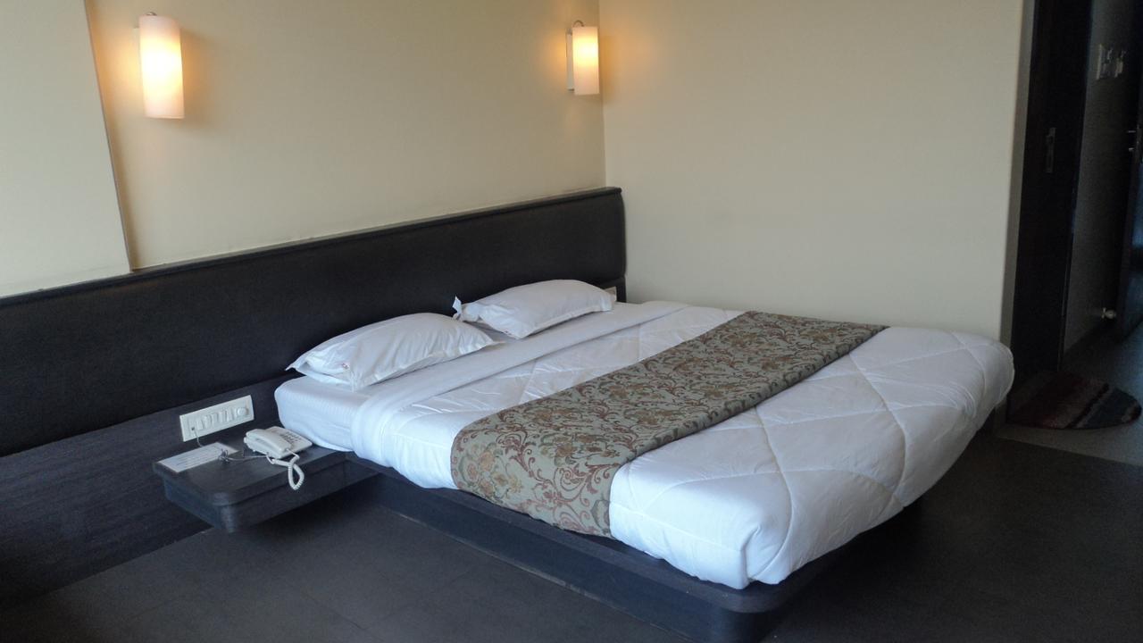 Royal Hills Hotel Bapane Buitenkant foto