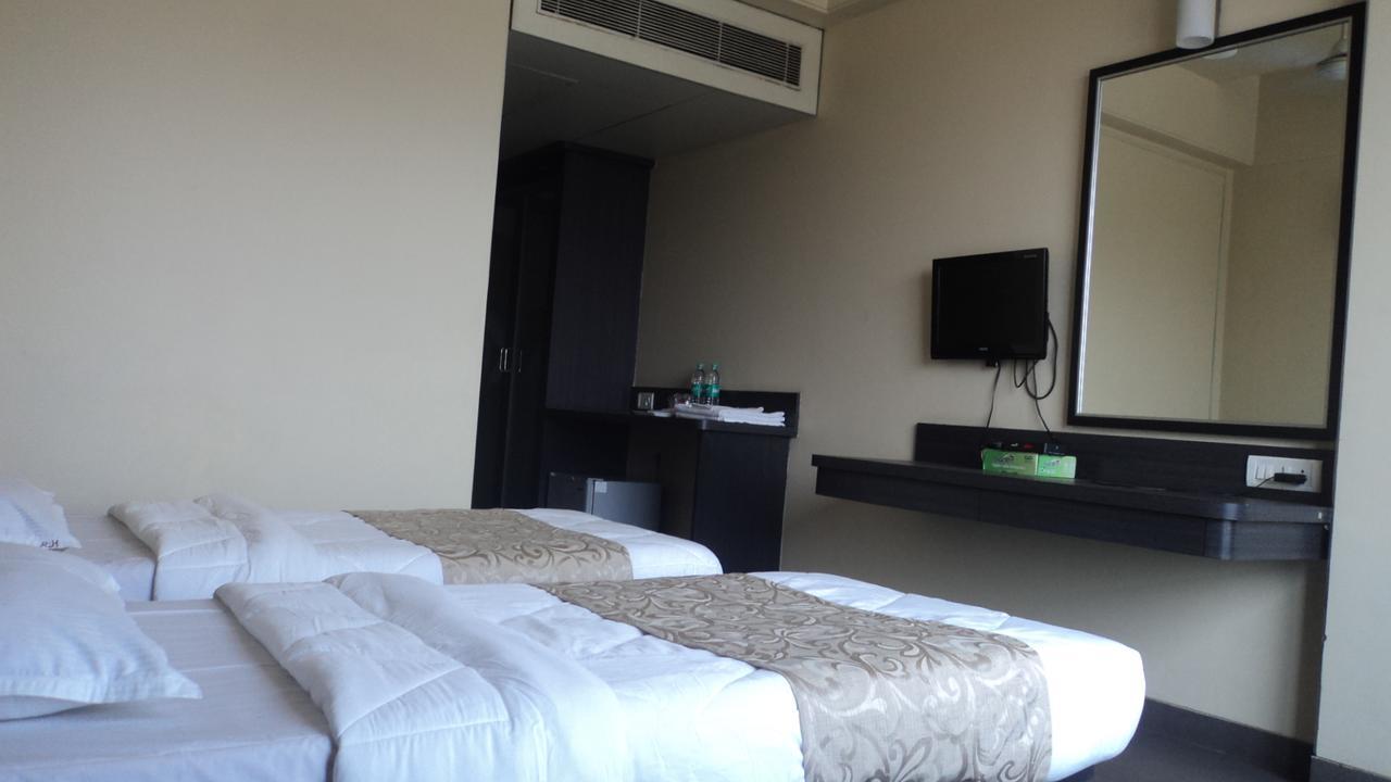 Royal Hills Hotel Bapane Buitenkant foto